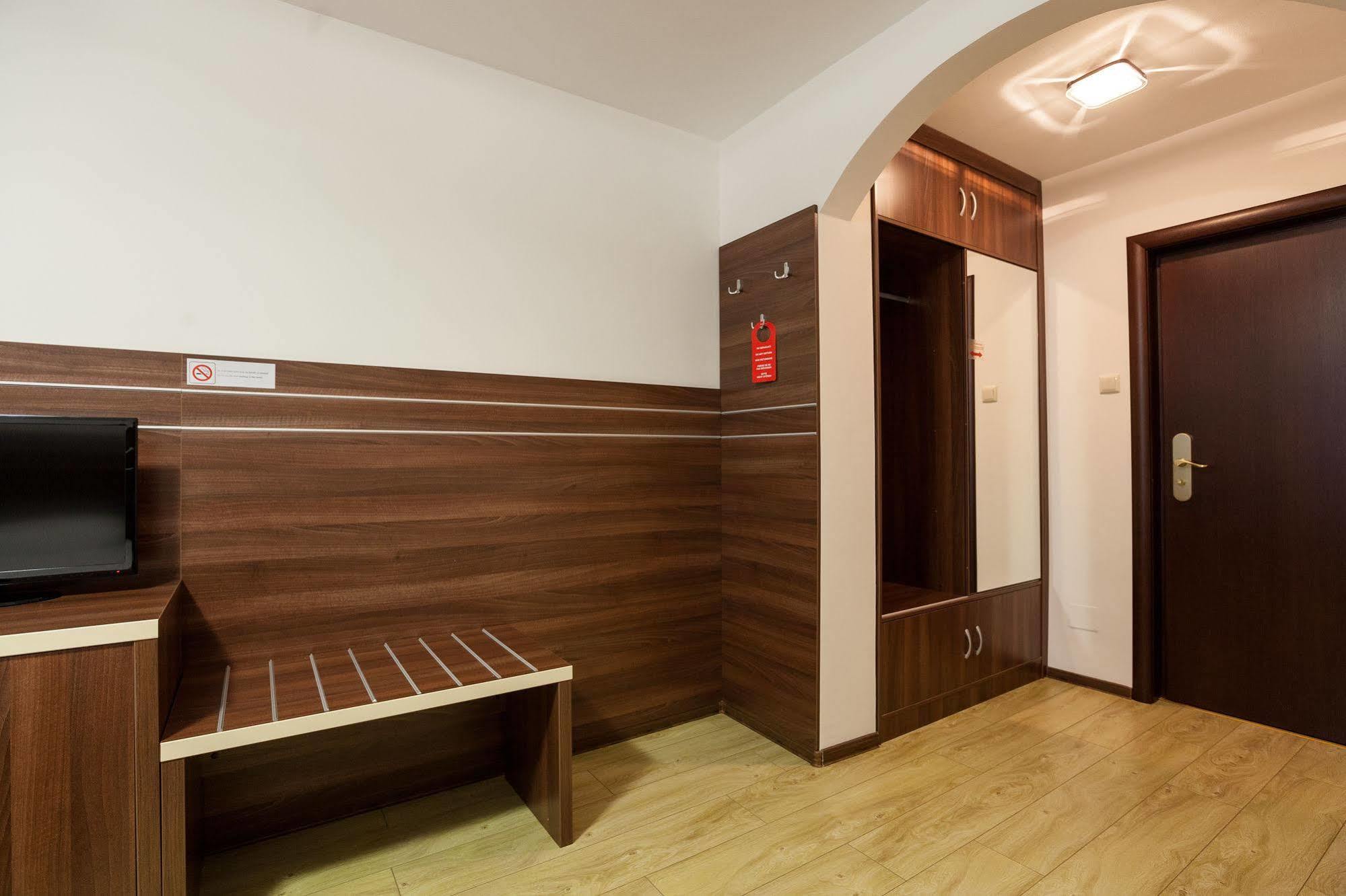 Hotel Nelisse بوخارست المظهر الخارجي الصورة
